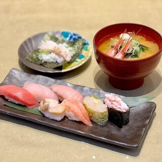 厳選した8種のネタを。人気No.1「のとめぐりセット」