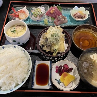 お食事処 八角 - 料理写真:お刺し身と天ぷらセット