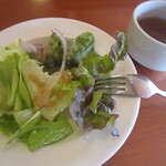 Royal Host - グリーンサラダとスープ
