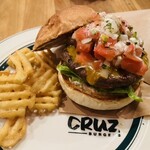 CRUZ BURGERS & CRAFT BEERS - 