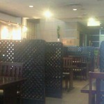 花菱 - 1階のテーブル席。2階より上には、団体さん向けのお座敷もあるようです