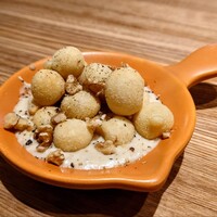 恵比寿ビストロ 猫も杓子も - 胡桃クリームの揚げニョッキ