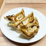 Kurobuta Tonkotsu Kanadaya - Cセットの餃子