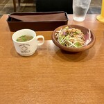 Youshoku Tsunodaken - スープとサラダ