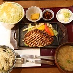 ららポーク - アボカドポークのステーキ膳150g2000円