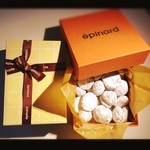 菓子工房 エピナール - 大阪の友達がチョコレートを送ってくれた♪ 白いトリュフ、めっちゃ美味しい！ありがとー♪