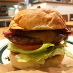 CRUZ BURGERS & CRAFT BEERS - 