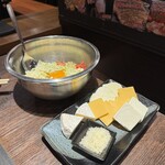Tsukishima Monja Montama - 6種のチーズまみれ天