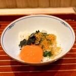 日本料理 かしづき - 白魚と菜の花の土鍋ご飯　卵　唐墨
