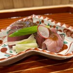 日本料理 かしづき - 新潟　メジマグロ　藁の香り　玉葱のソース