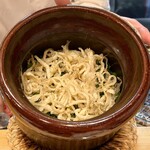 日本料理 かしづき - 白魚と菜の花の土鍋ご飯