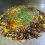 お好み焼プラザ - プラザ焼き3品入り（1000円）豚，イカ，エビ