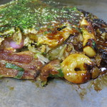 お好み焼プラザ - プラザ焼き3品入り（1000円）豚，イカ，エビ