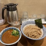 道玄坂 マンモス - 早速、辛つけ麺3倍スープ大盛り胚芽麺。
