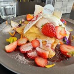 #NOCA inami Farm to Table - 苺とお花のオープンクレープ¥1,480
