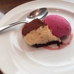 デカンターレ・ロッソ - ドルチェはティラミスとカシスのソルベ