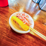 神戸ラーメン 第一旭 - 無料のたくあんと紅生姜