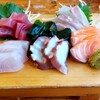 海鮮屋台 おくまん - 刺し身5種盛り(鮪、カンパチ、蛸、鯛、サーモン)