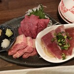 大衆馬肉酒場　冨士山 - 馬刺し3点盛り