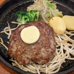Sumibiyaki Suteki Kuroushi - ハンバーグ
                        サラダ、飯、味噌汁、杏仁豆腐付きで1,100円