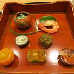 日本料理 太月 - 前菜盛り合わせ　塗盆