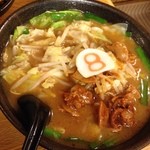 ８番らーめん 中川原店 - ホルモンラーメン