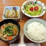 ○○キッチン ゴッチン - 料理写真:B定食　　　　週替わり小鉢2皿。ご飯、豚汁（無料お替りOK）