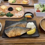 美味物問屋 うれしたのし屋 - 本日の焼魚定食（鯖の塩焼き）