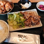 大衆居酒屋 だるま - しょうが焼き&唐揚げ定食 ¥850