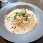 Trattoria Animo - 小柱と練りウニのクリームパスタ ¥980/税込（1.5人前＋150円）