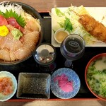 235713741 - 大漁丼(マグロと地魚のづけ丼串カツ付)＠2050円