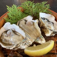 いかだ荘 山上 - ◉生牡蠣
                    　☘️新鮮ぷりぷりの生牡蠣でした❗️