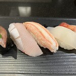 Mawaru Toyamawan Sushi Tama - ブリトロ、紅ズワイガニ、カワハギ