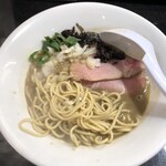 麺処 晴 - 硬めのストレート麺