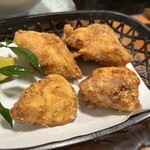ふぐ政 - ビールのおつまみにピッタリのふぐの唐揚げ。カリッと香ばしく揚がっています。