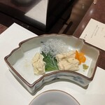 梅の花 - 湯葉豆腐とたぐり湯葉のお造り(食べかけ)