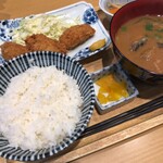 釣宿酒場 マヅメ  - 漁師汁とカキフライセット ¥1.200-