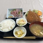 海の里食堂 - アジフライ定食¥800 刺身　¥400