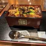 名代 宇奈とと - 