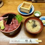 235731913 - どんぶりセットメニューには 味噌汁・おしんこ 付き