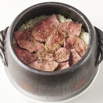 Kuroge Wagyu beef clay pot rice (1-2 servings)