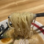 餃子拉麺酒場 暖暮 - 麺は細麺ストレート