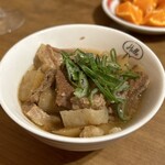 焼鳥 川名 - ⚫️牛すじ煮込み374円