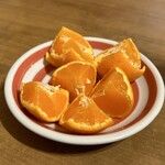 焼鳥 川名 - お通しのツヤツヤみかん