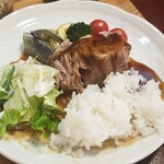 キッチン ブルー グローブ - ご飯、サラダを乗せて