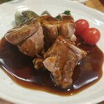 キッチン ブルー グローブ - 正面から、ハニーバルサミコソースも並々タップリ！？