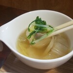 キッチン ブルー グローブ - 具材がタップリな美味しいスープ