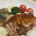 キッチン ブルー グローブ - 残りのポシェ、備え付け野菜も美味いです