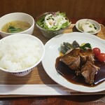 キッチン ブルー グローブ - 豚肩ロースポシェ　ハニーバルサミコソース