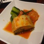 游玄亭 - 「游玄亭ランチ」（6000円）の漬物盛合せ（キムチ、カクテキ、オイキムチ）